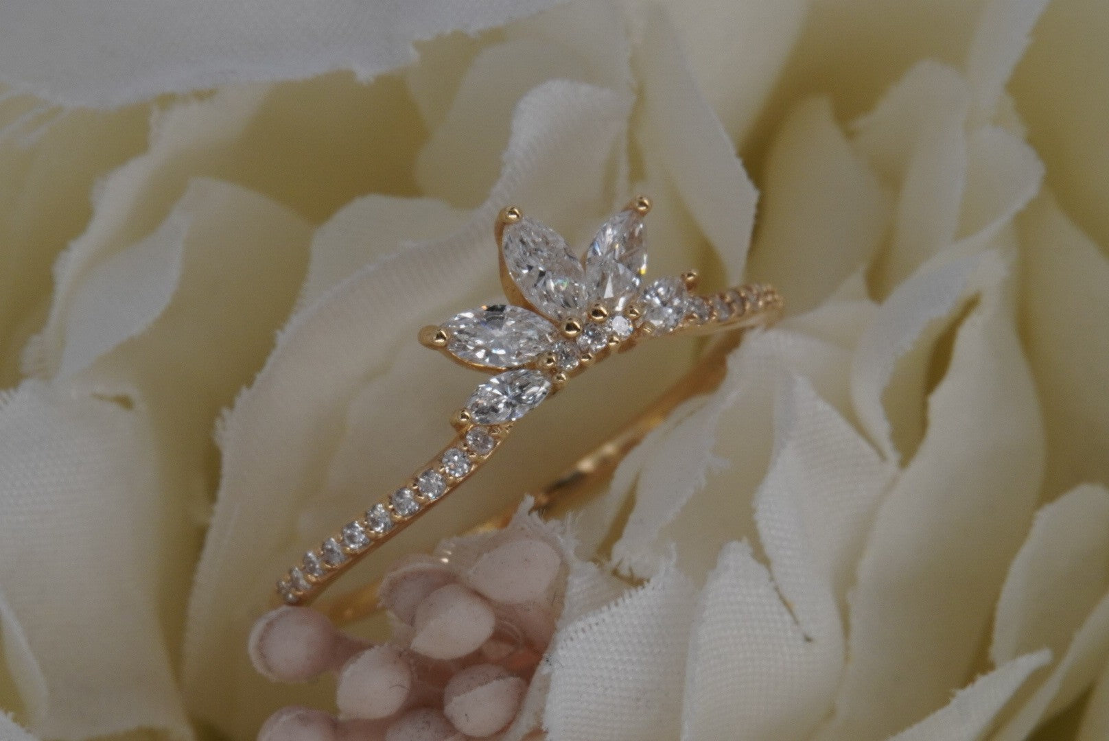 Valentina Finger Ring with GENUINE DIAMONDS in Yellow Gold