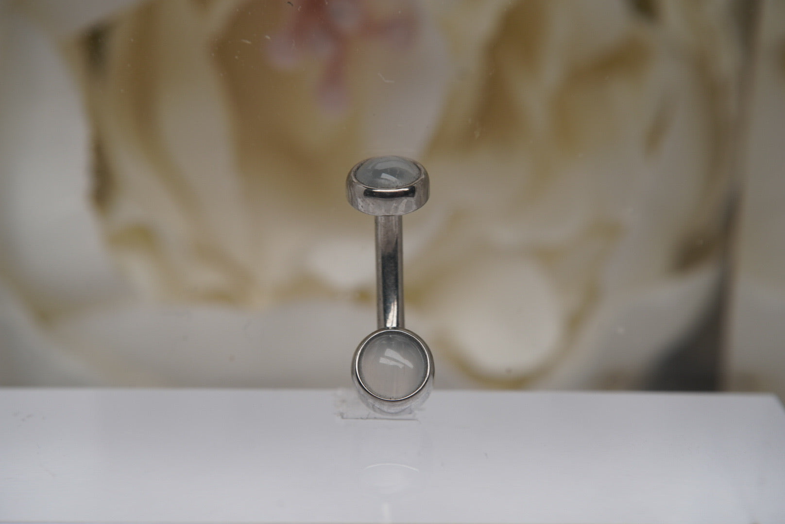 Moonstone Navel in a Bezel Setting (4mm/4mm)