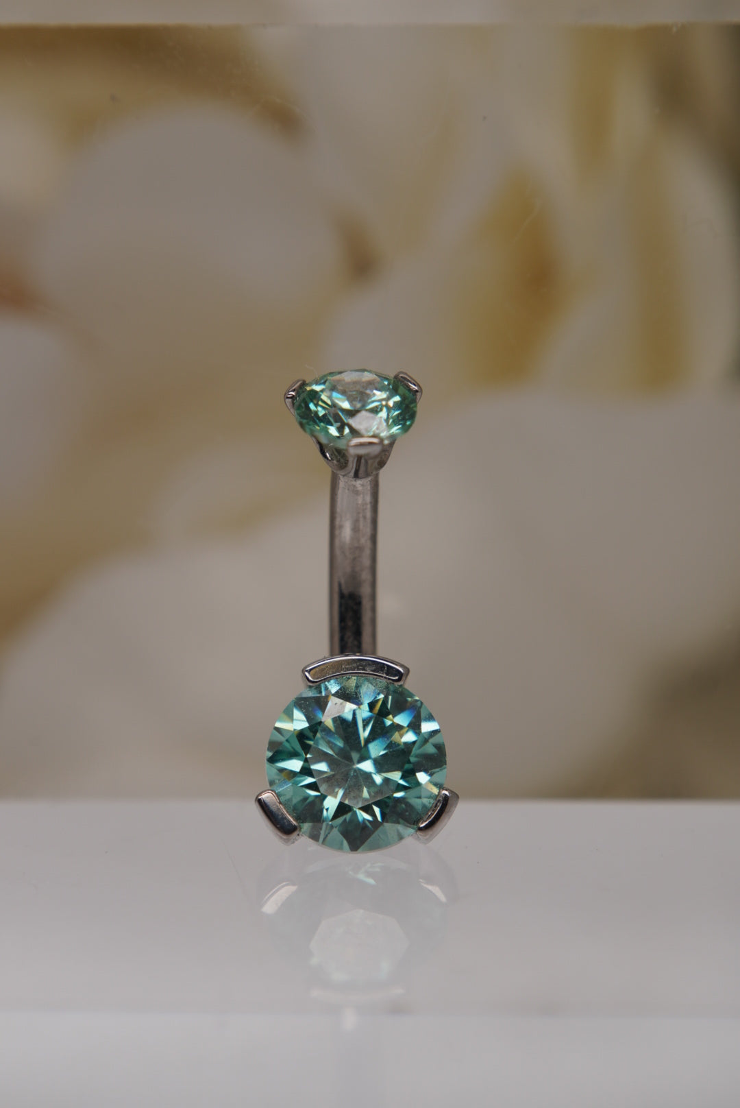 Fancy Light Green Crystal Navel in a Prong Setting (4mm/6mm)