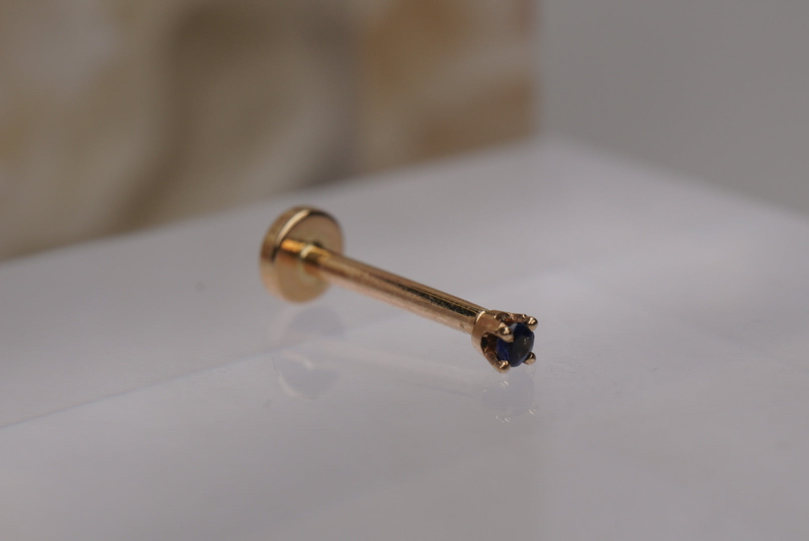 Sapphire Crystal Prong in Yellow Gold with 16g Backing