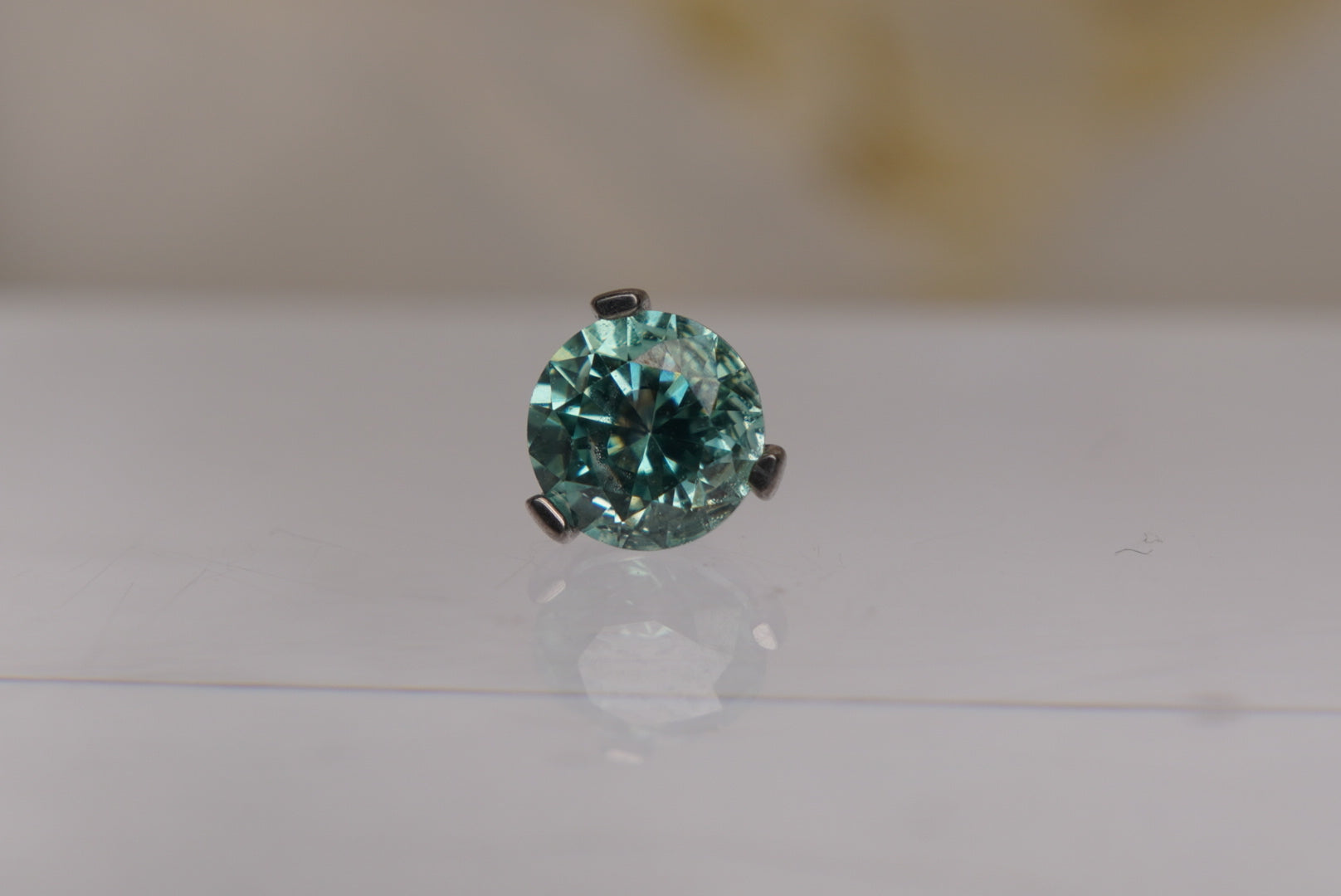 Fancy Light Green Crystal Prong-16/18g