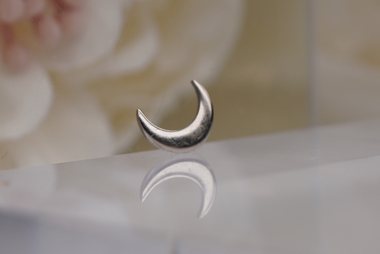 Crescent Moon in Gold 16/18g