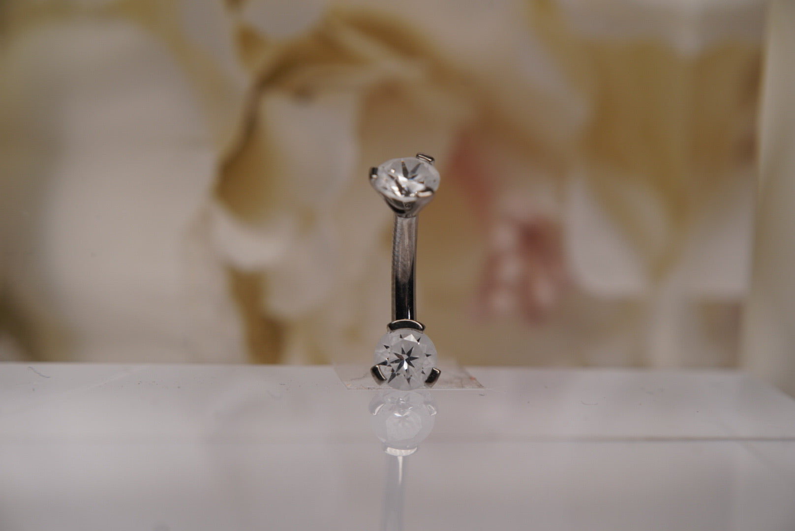 Geo Star Crystal Navel in a Prong Setting (4mm/4mm)