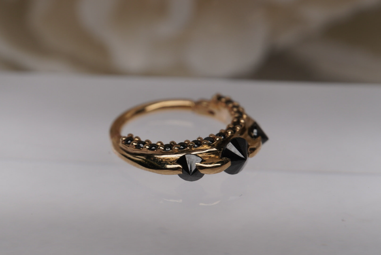 Gayana Clicker in Yellow Gold