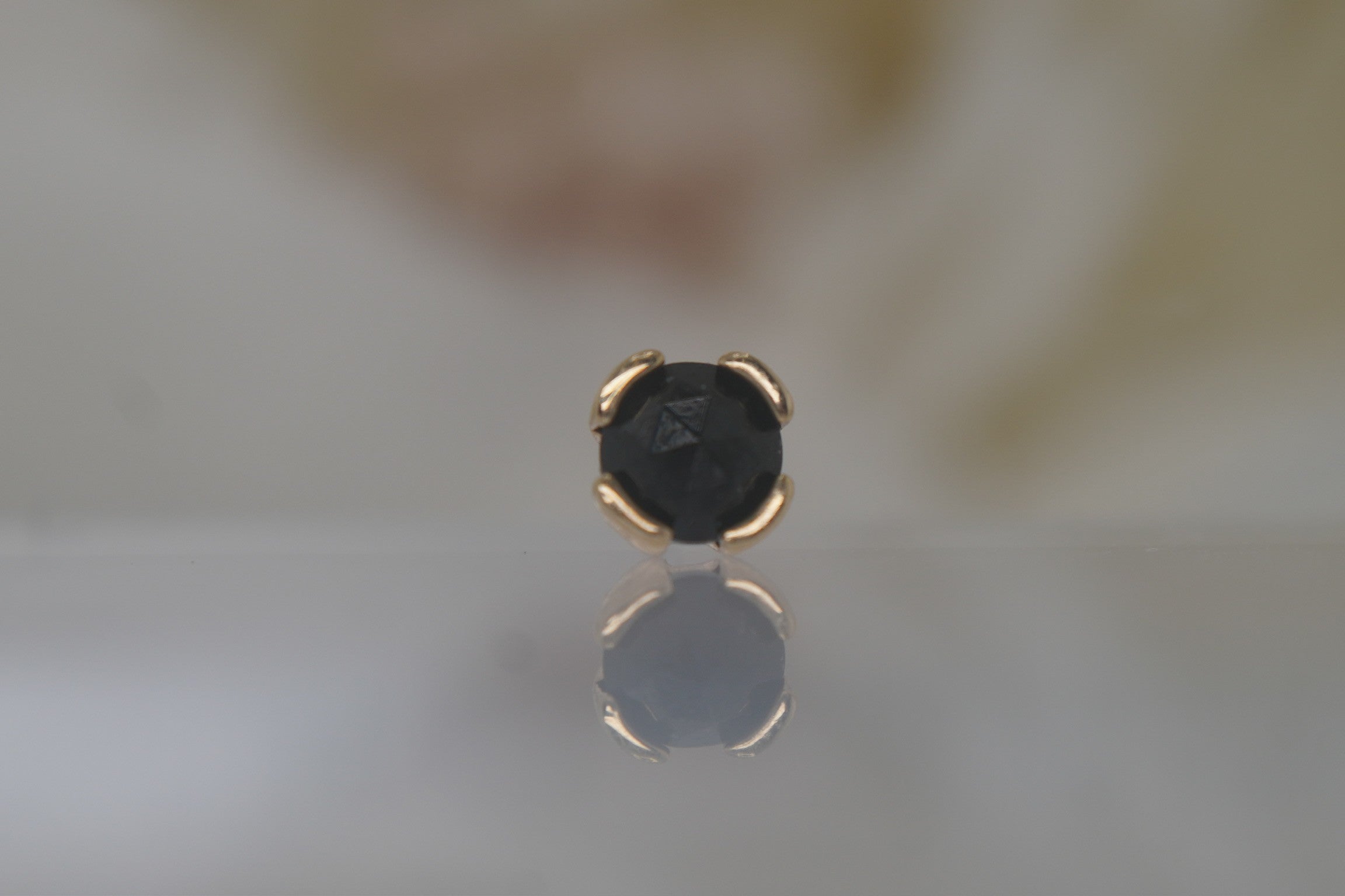 Peekaboo Black Spinel