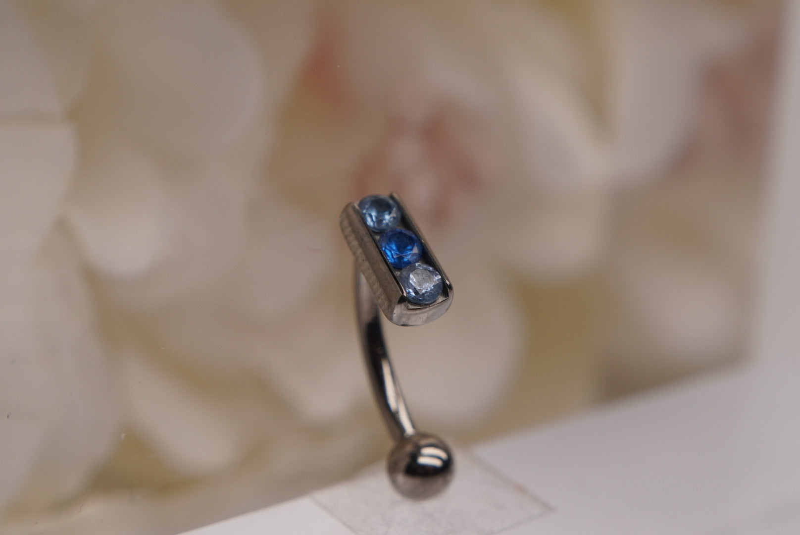 3-Gem Top Hanging with Crystals in 16g