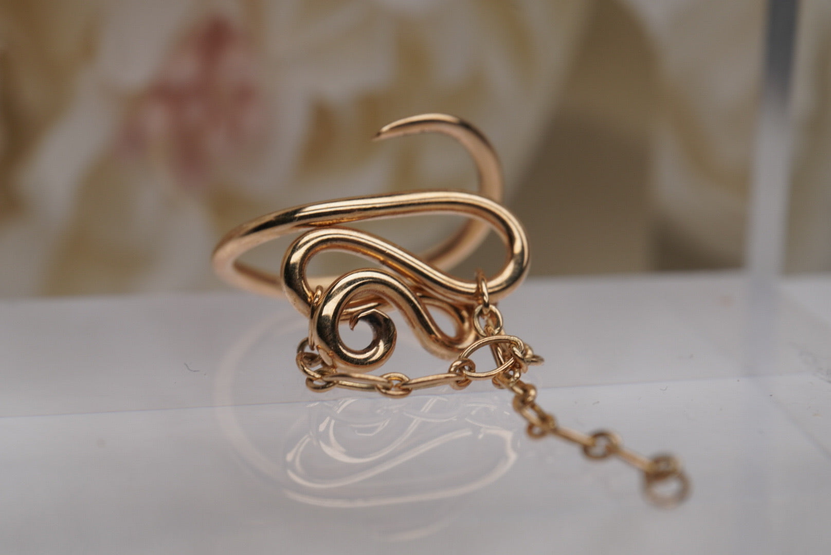 Swirl with Chain in Yellow Gold