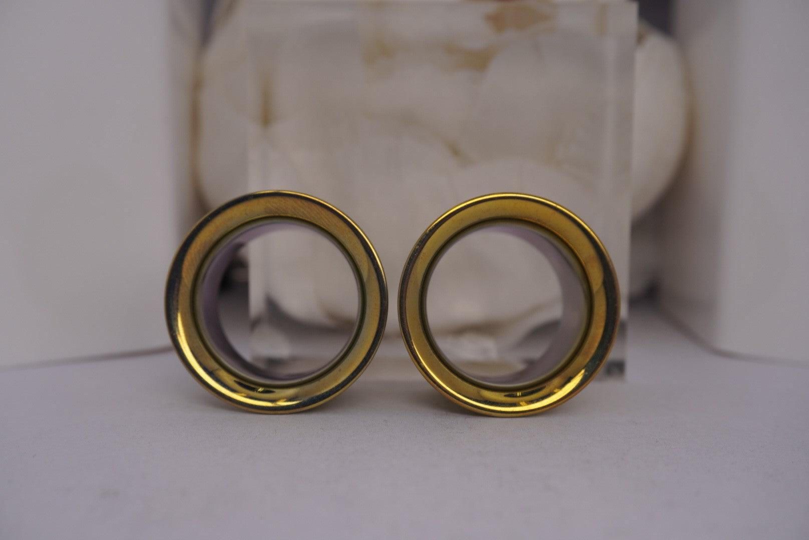 7/8" Single Flair Yellow Eyelets in Titanium