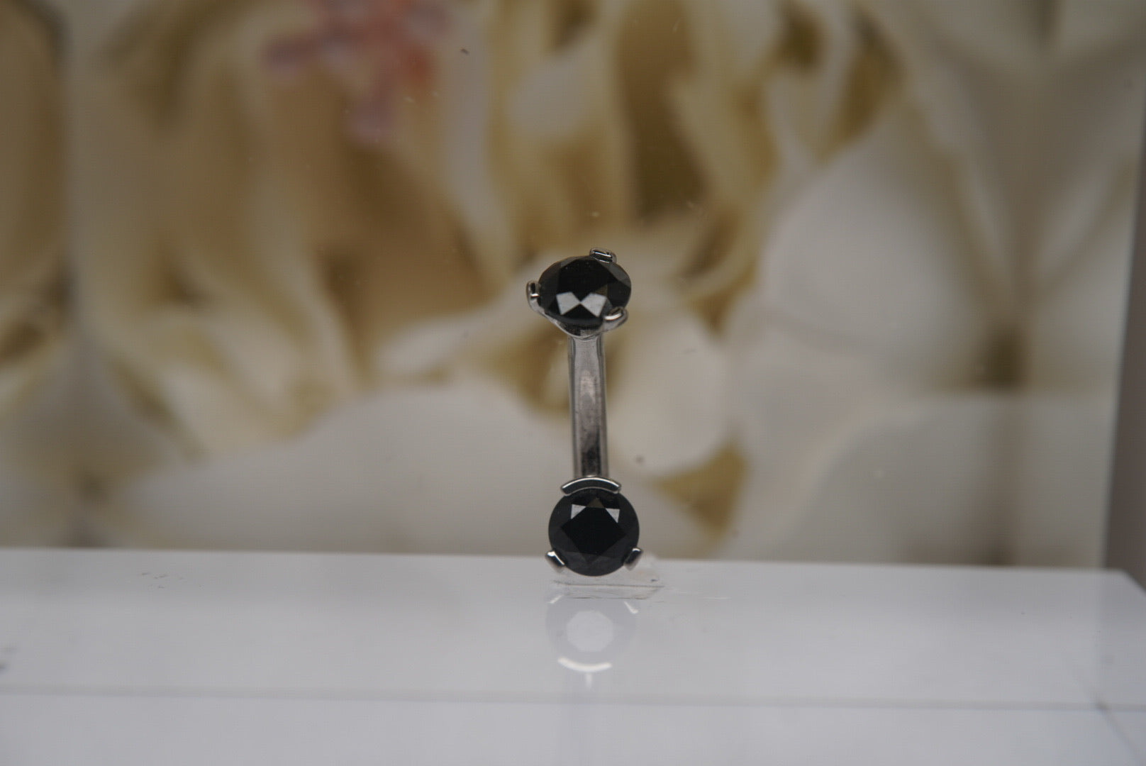 Black Crystal Navel in a Prong Setting (4mm/4mm)