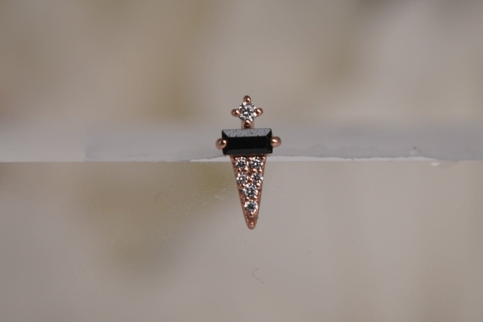 Dystrikt with Black Spinel