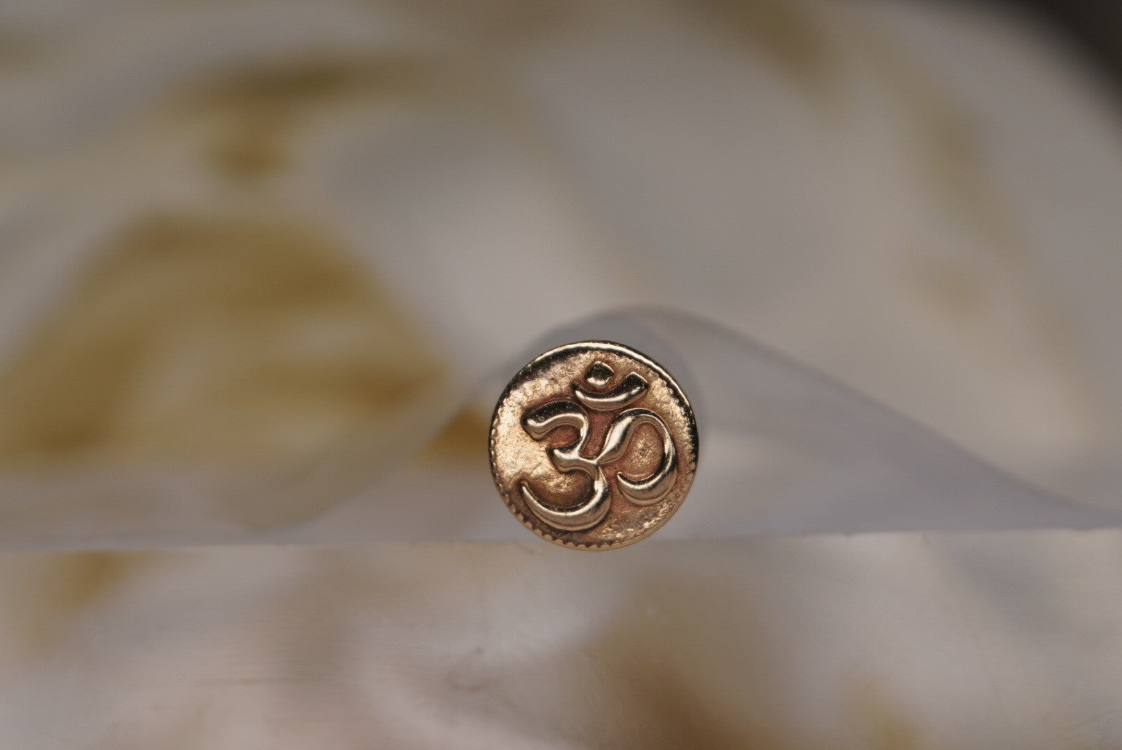 Ohm in Gold