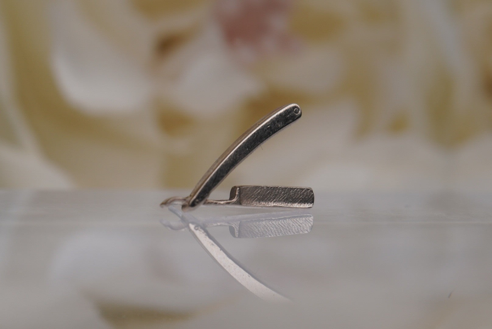 Straight Razor-Right