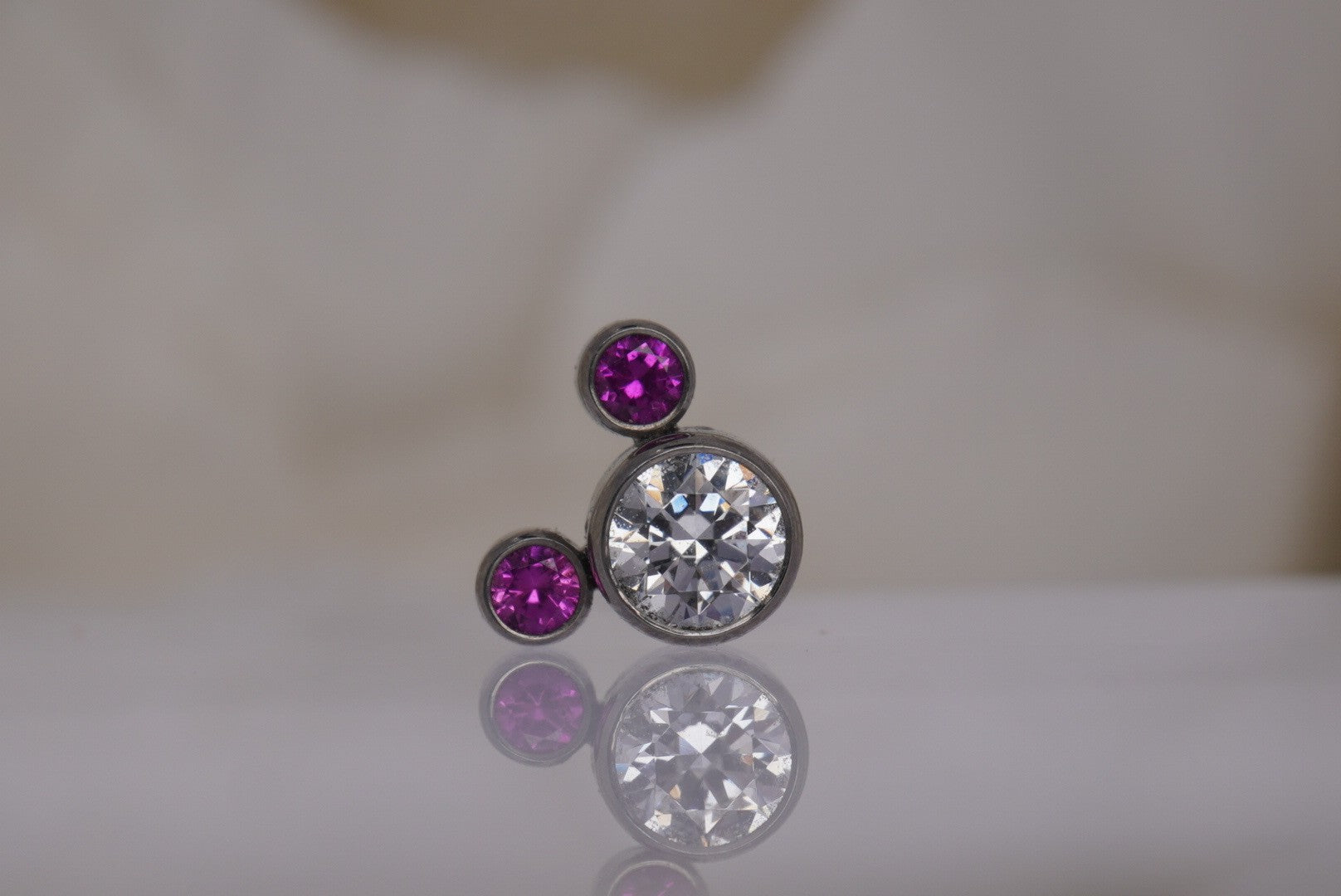 Mickey Head (White & Red) 14G
