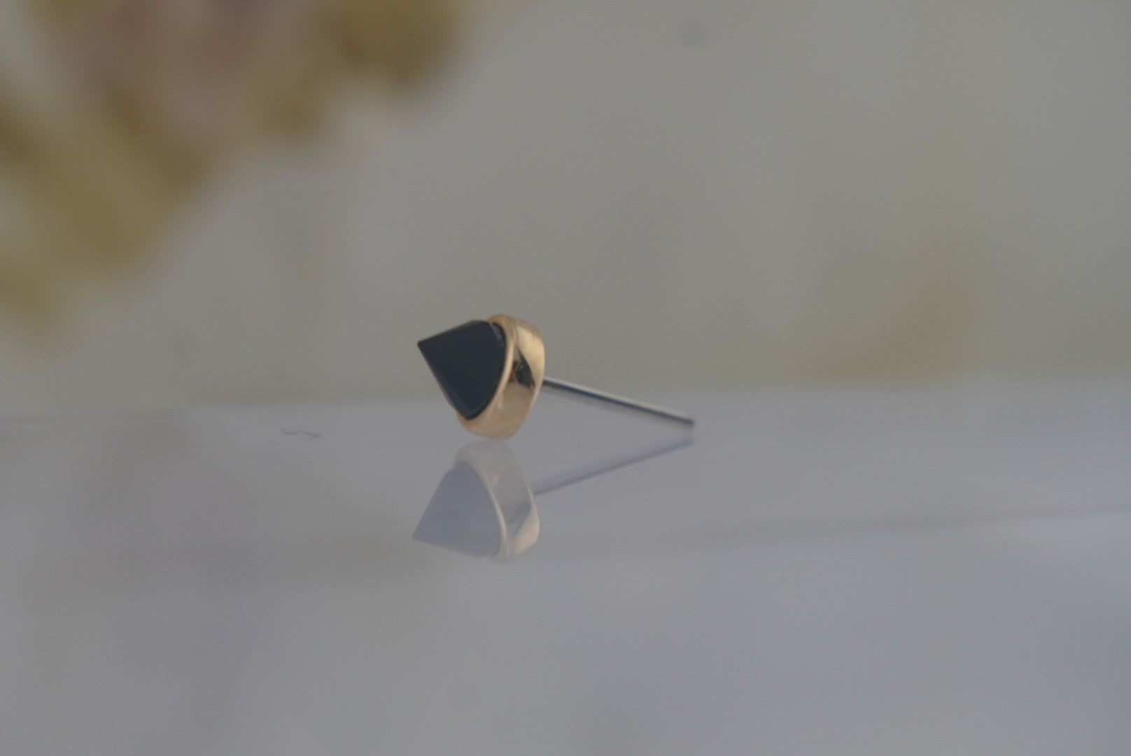 Round Bezel Reverse Set in Black Agate