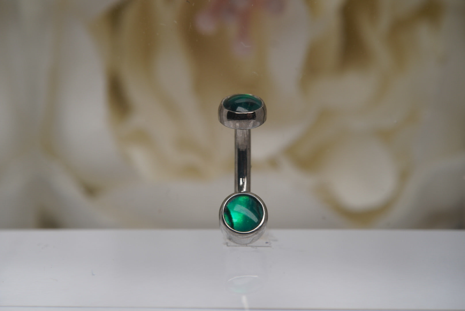 Green Shell Navel in a Bezel Setting (4mm/4mm)