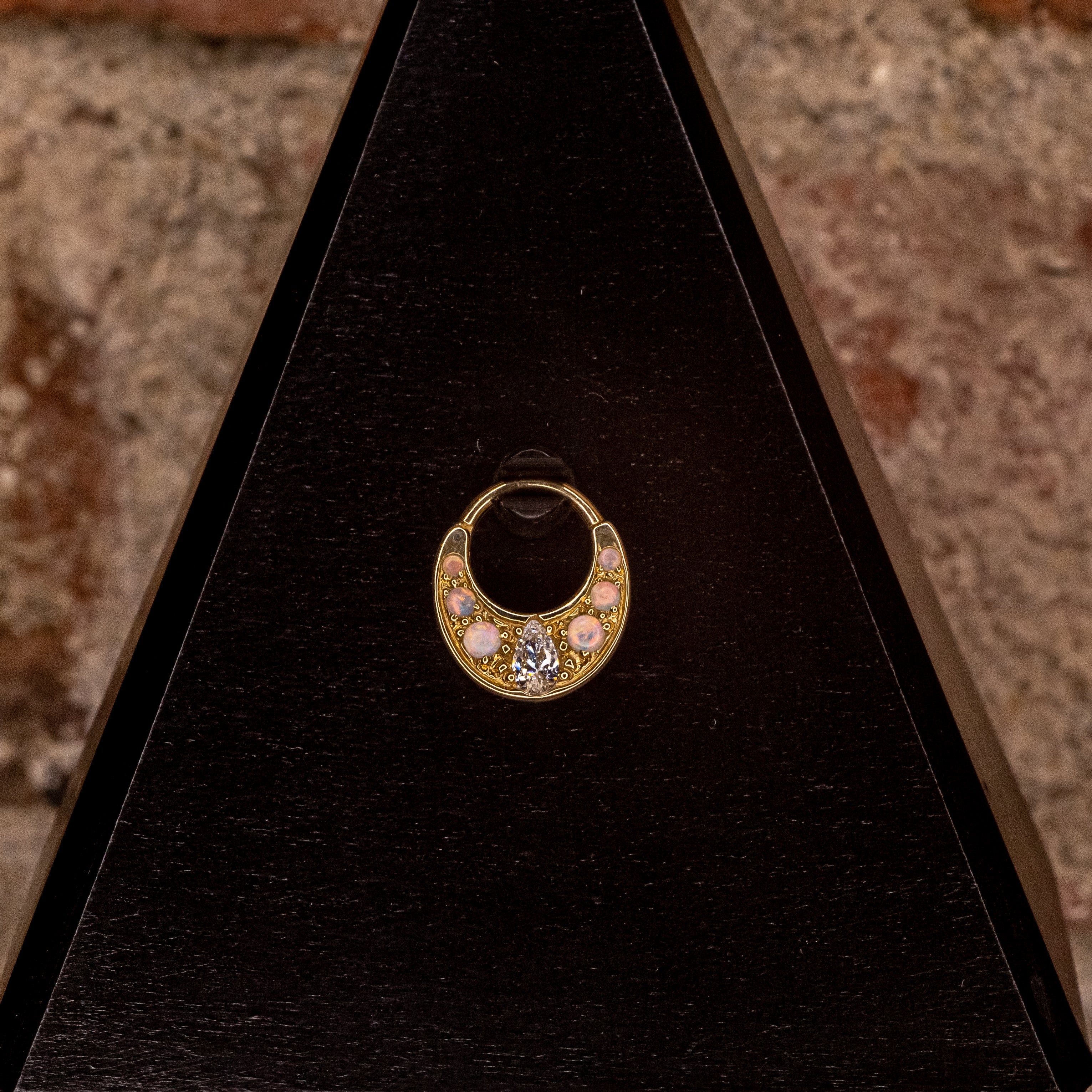 Boston Tiger in Yellow Gold