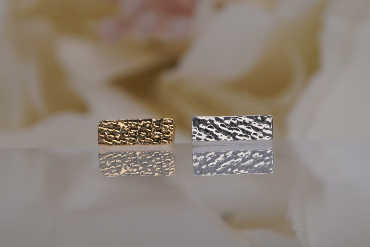Hammered Rectangle in yellow and white gold side view