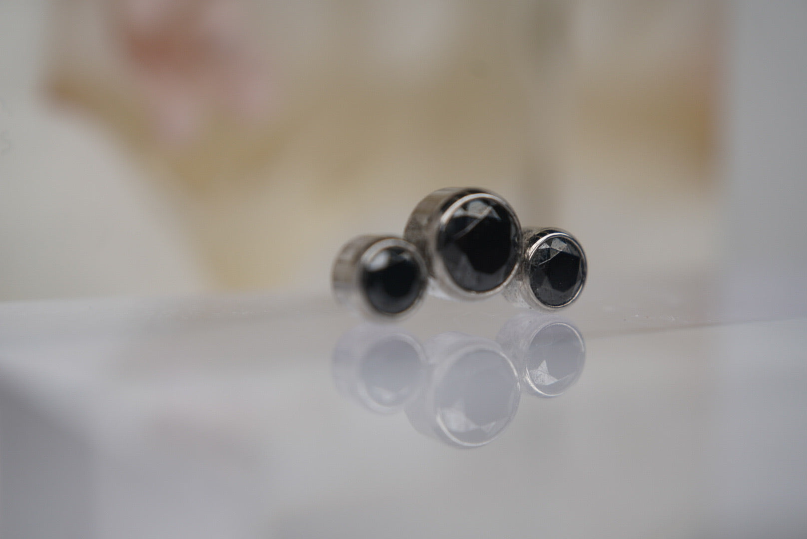 3-Gem Curve Large (Black)