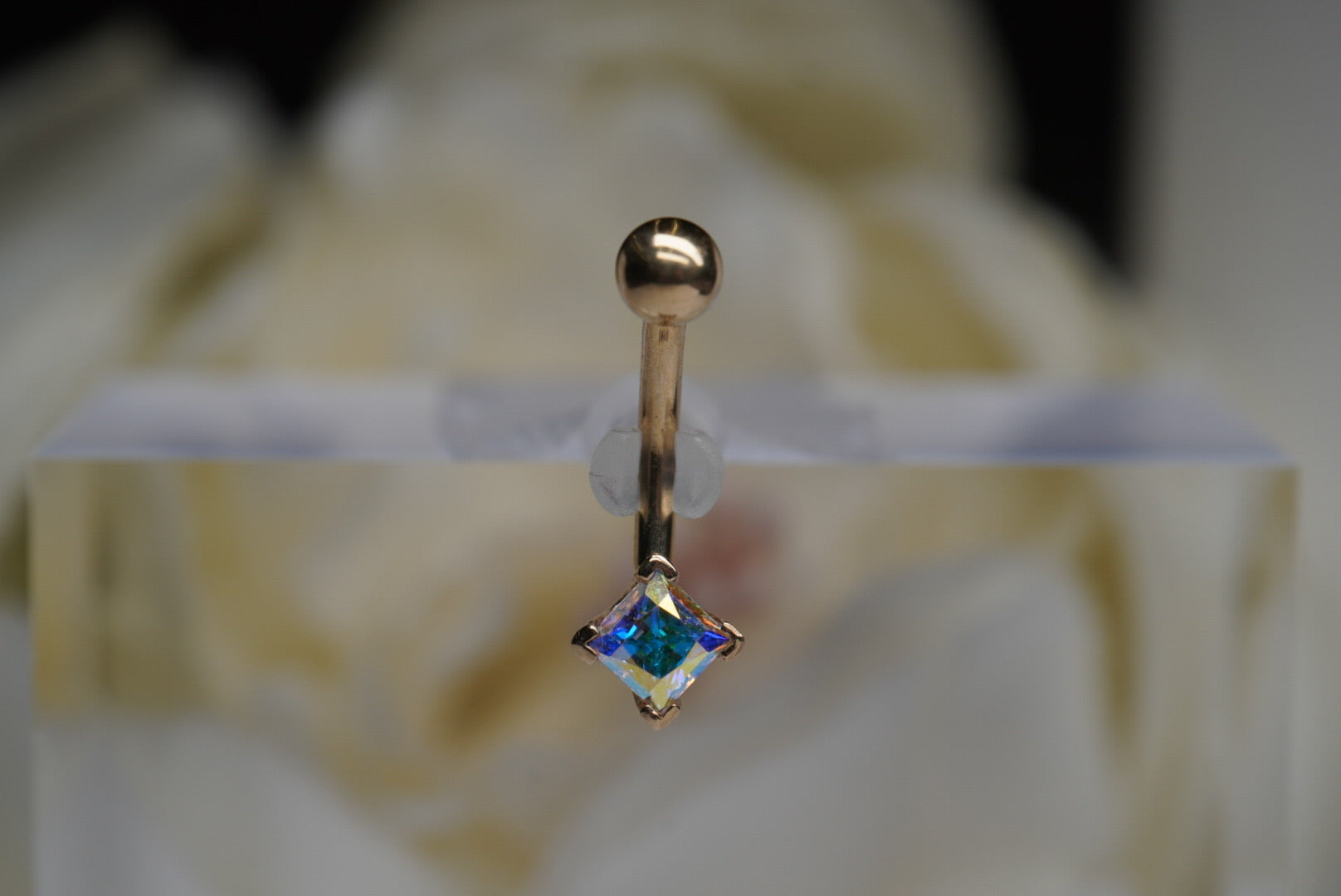 Aurora Borealis Princess Cut in Yellow Gold