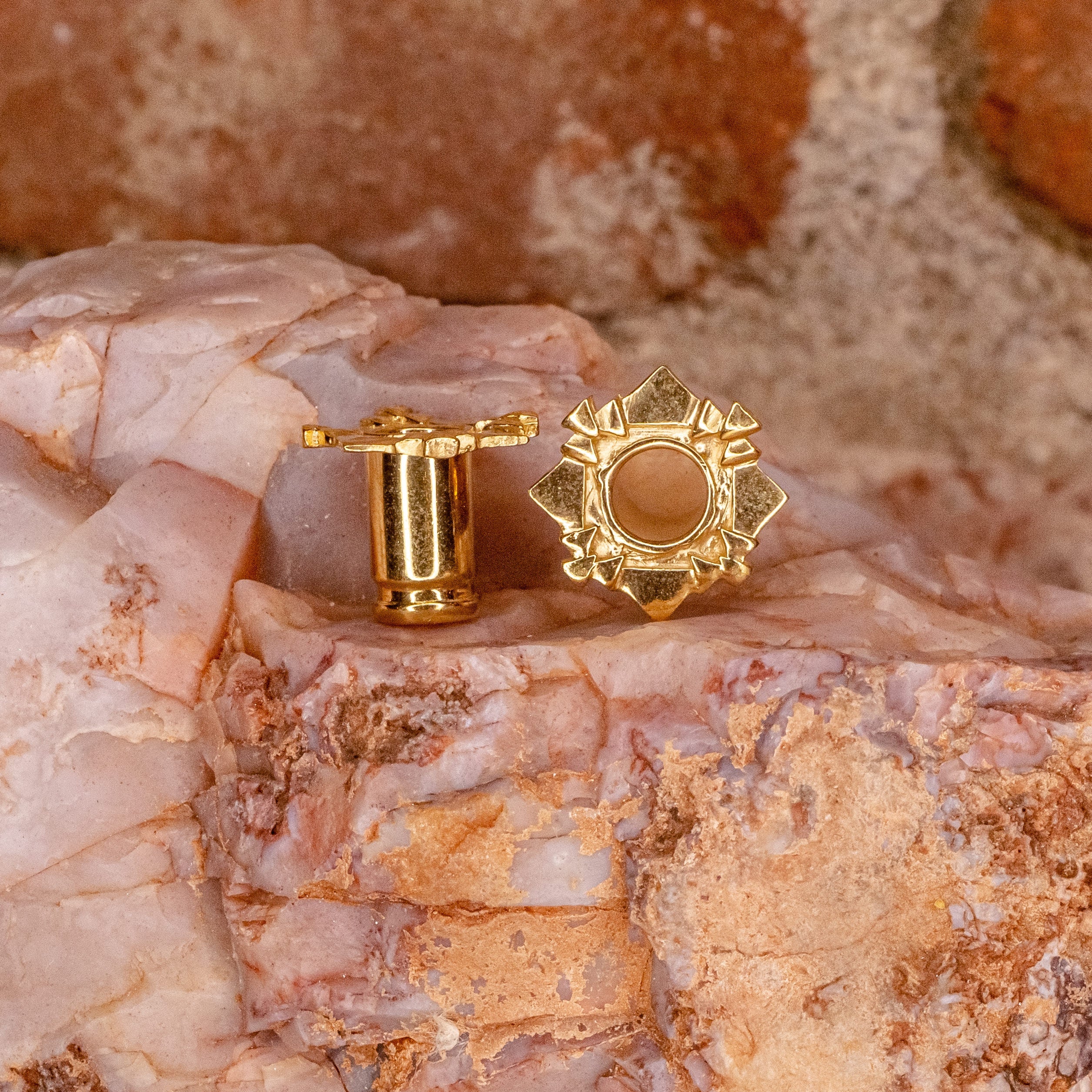 Tawapa Eyelet-2g- Yellow Gold Plated