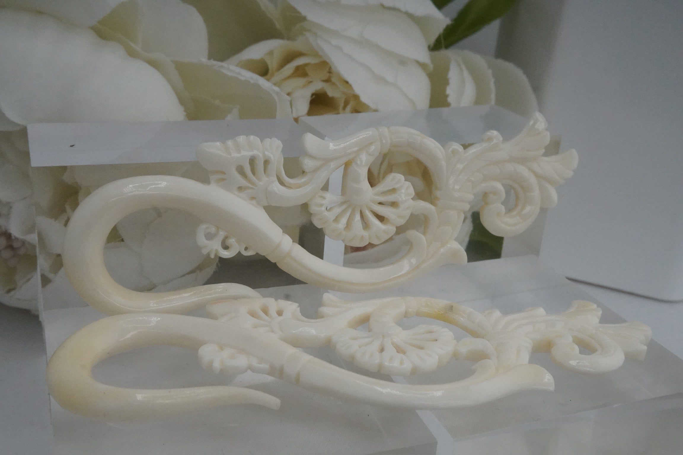 Floral Filigree Hangers - 2g