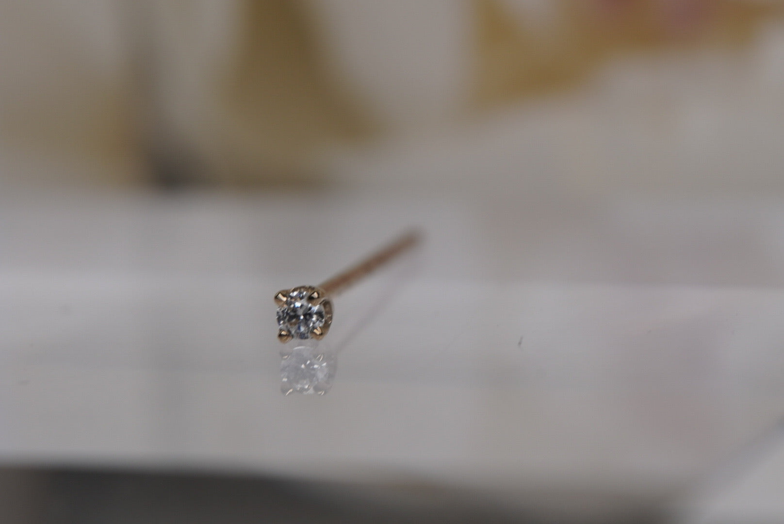 Prong Nostril Screw in Gold