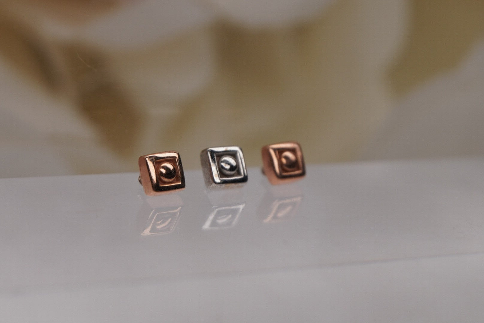 Square Dot in Gold