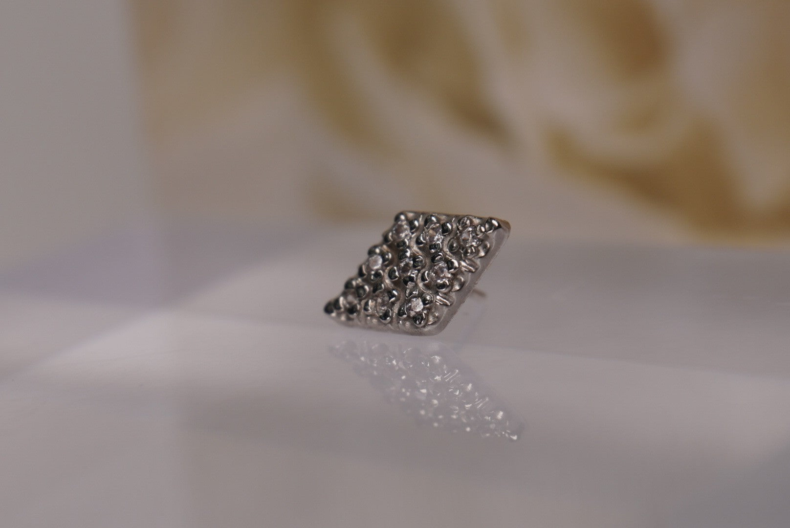 Diamond (Shaped) Illusion in White Gold