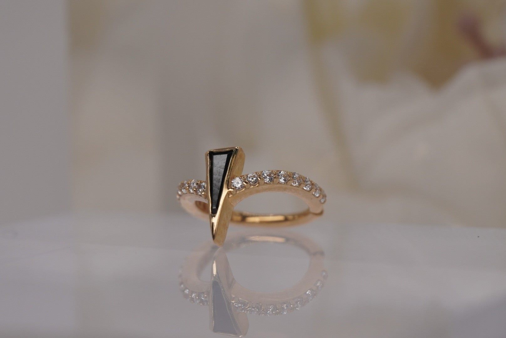 Mikah 16g 5/16" with Black Spinel