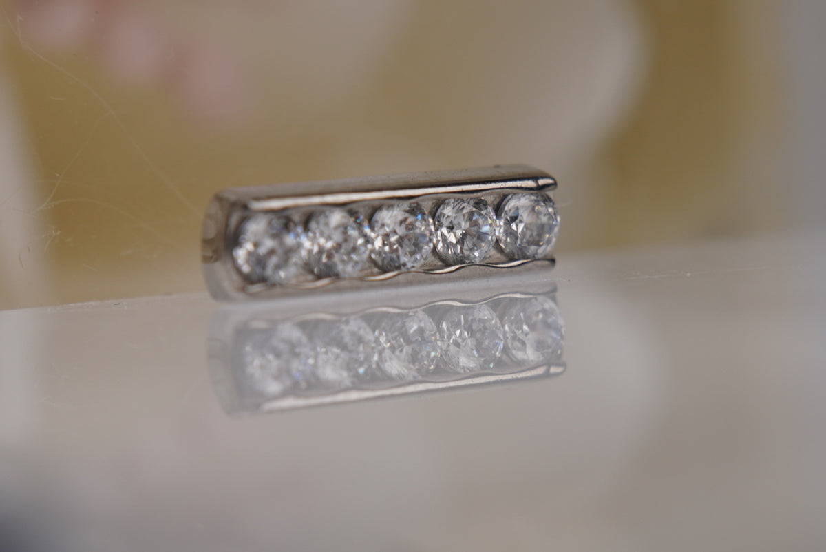 5-Gem Channel (White) angled view