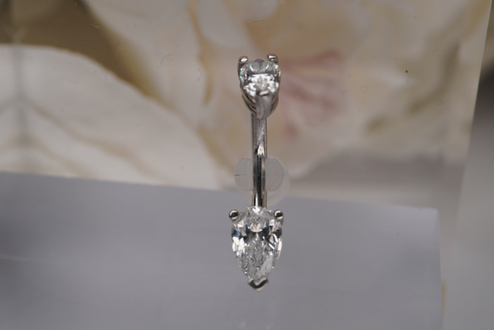 Pear Shaped Navel with White Crystals in White Gold 14g 3/8"
