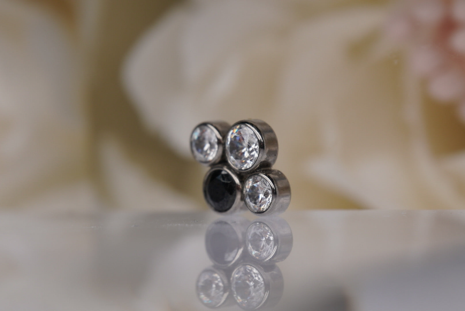 Classic Cluster (Black & White)