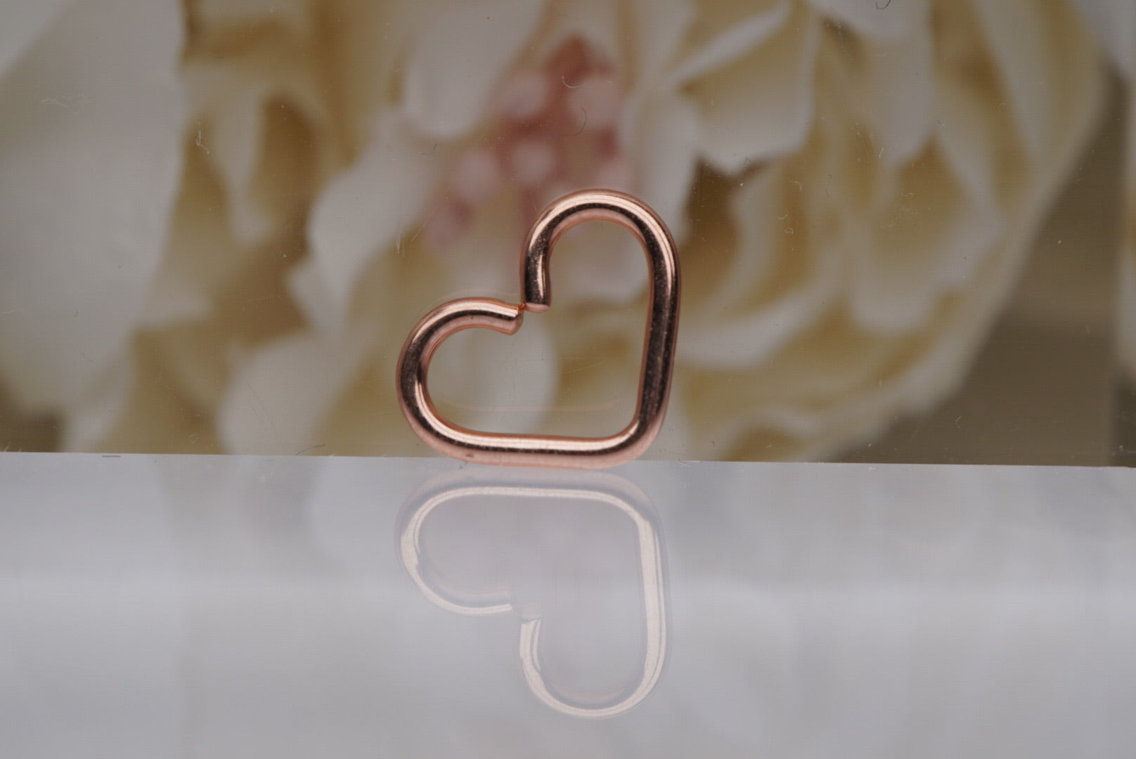 16g Heart Seamless Ring in Gold