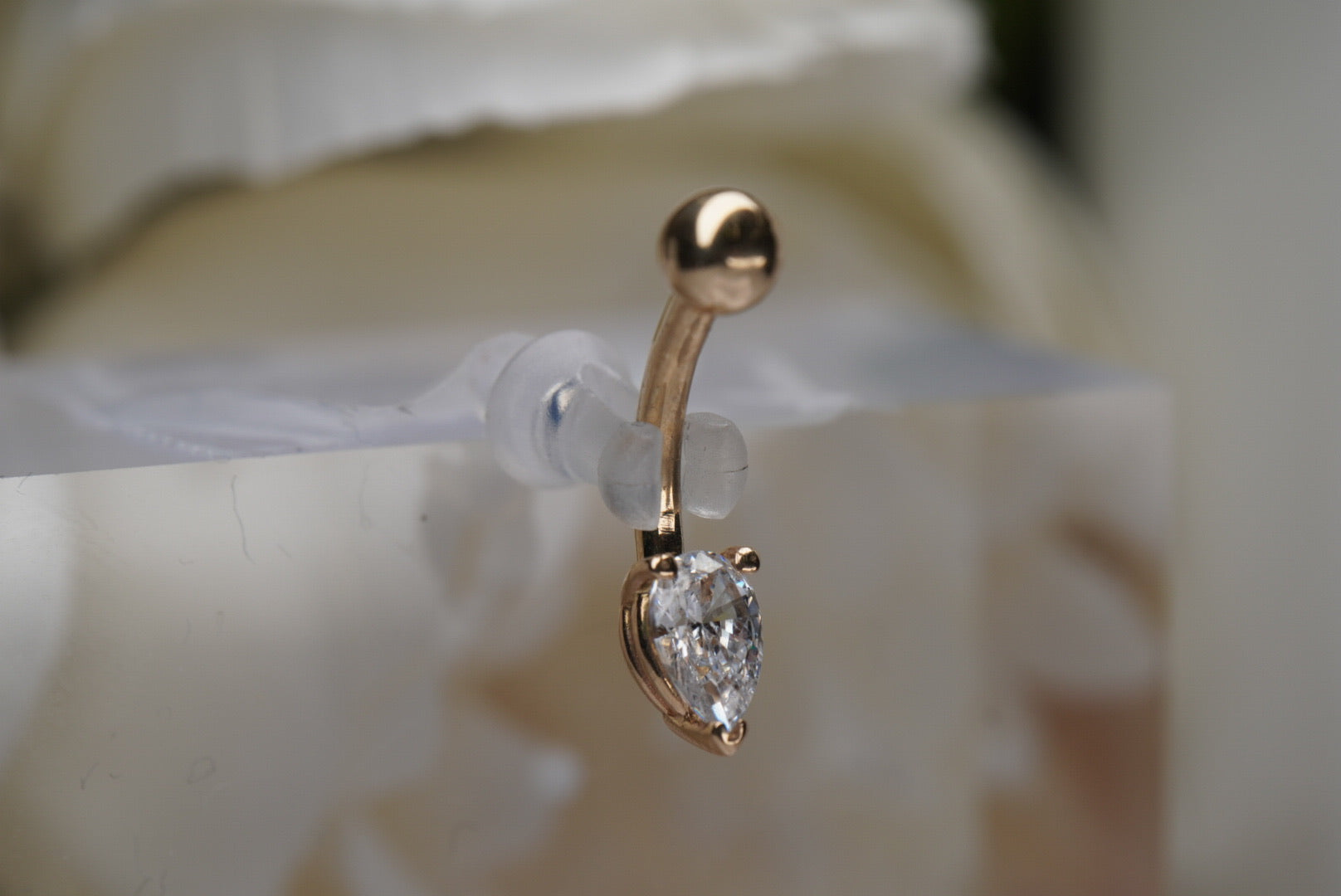 Pear Shaped Navel in Yellow Gold