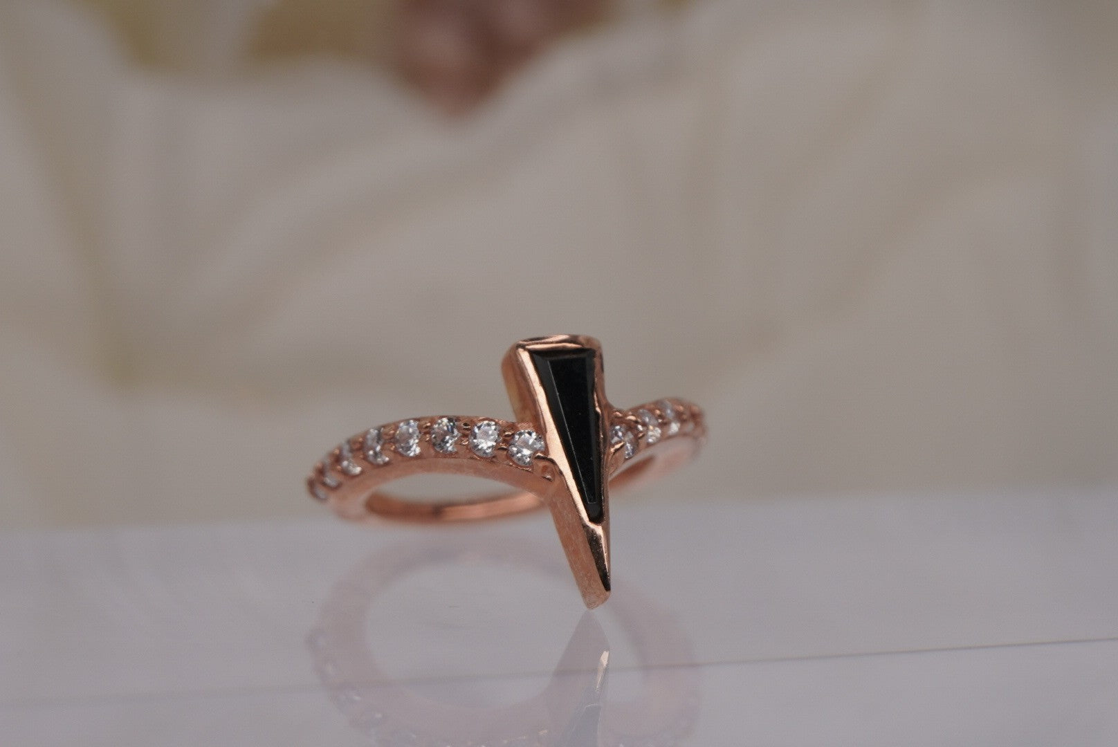Mikah 16g 5/16" with Black Spinel