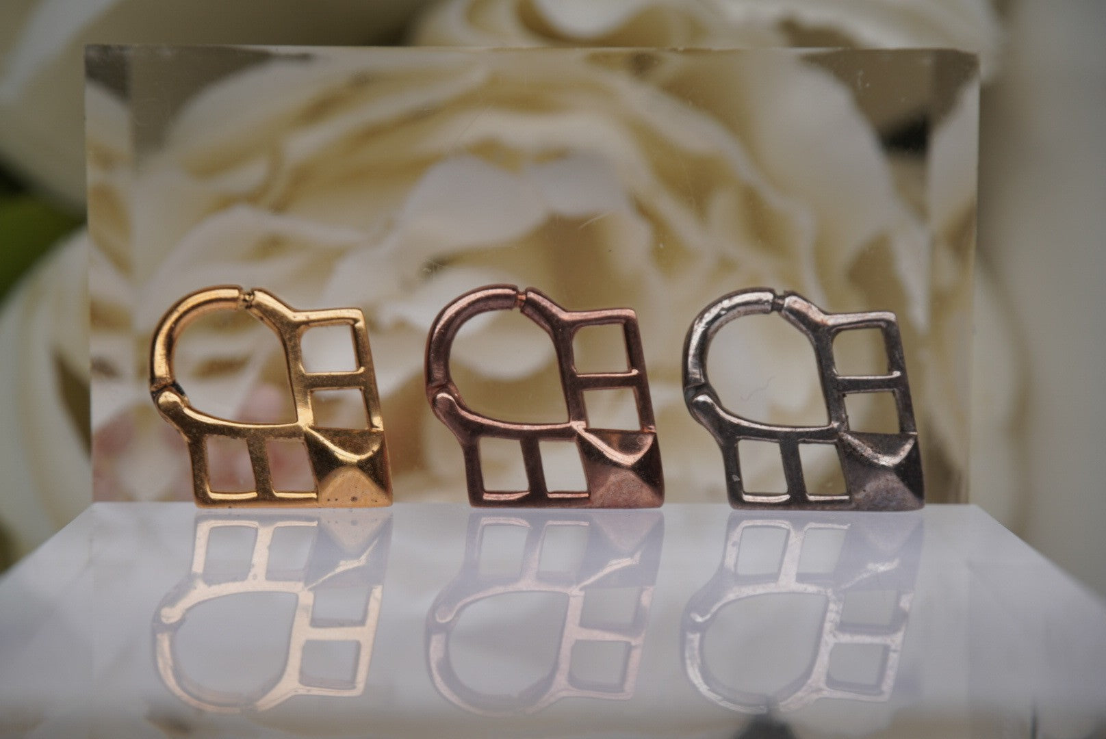 Diamond Triangle Clicker-14g 5/16"