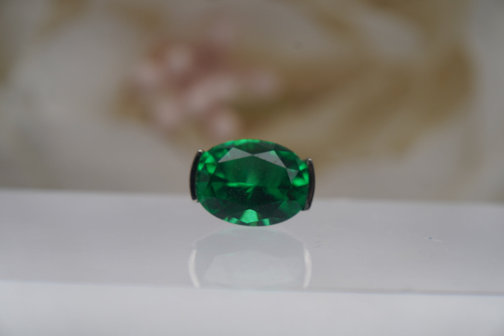 2-Prong Green Oval Crystal- 12/14g