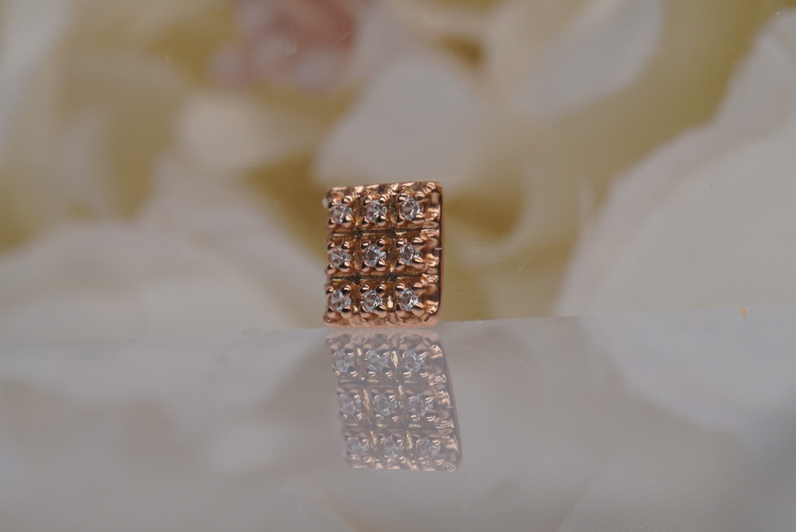 Square Illusion in Gold