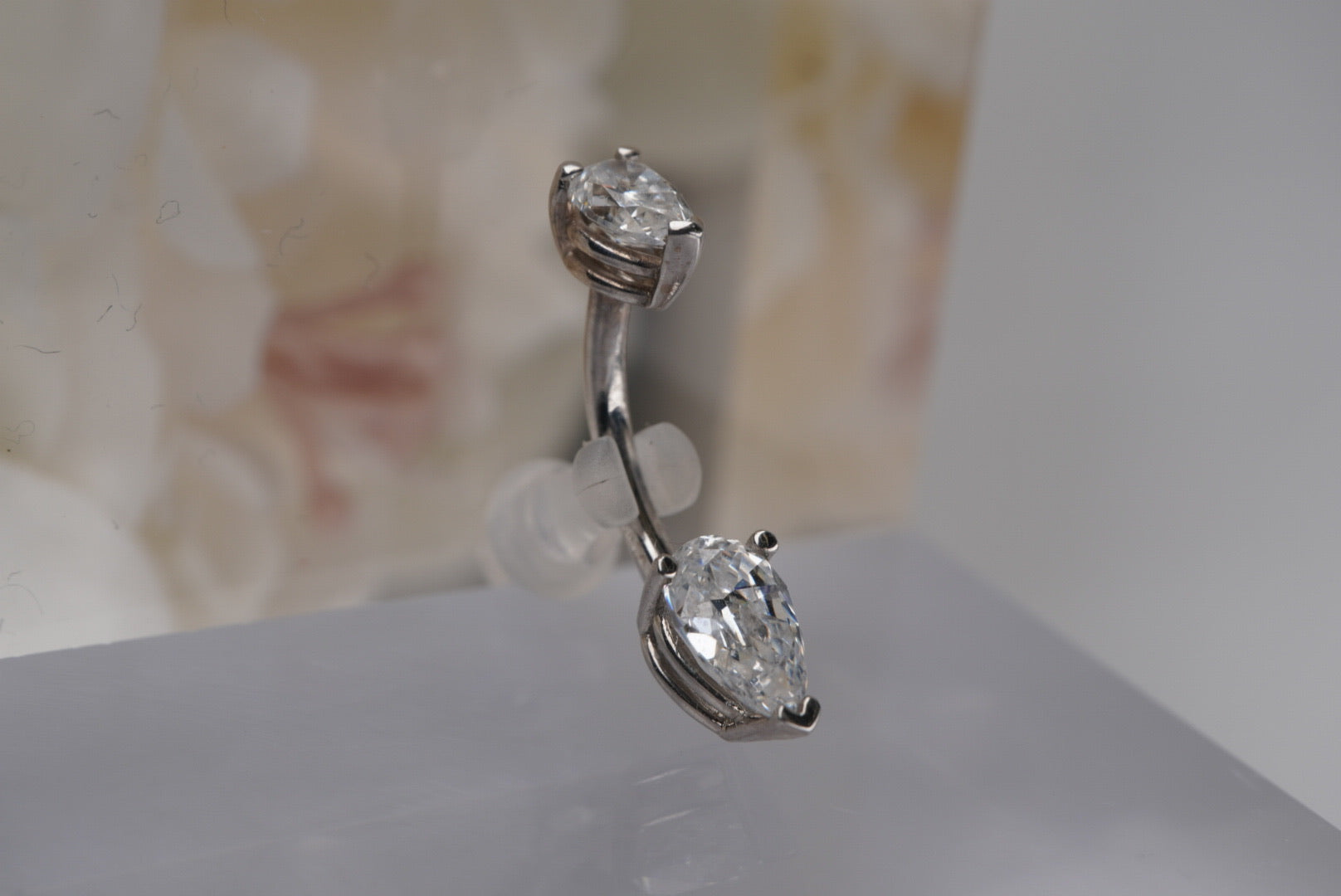 Pear Shaped Navel with White Crystals in White Gold 14g 3/8"