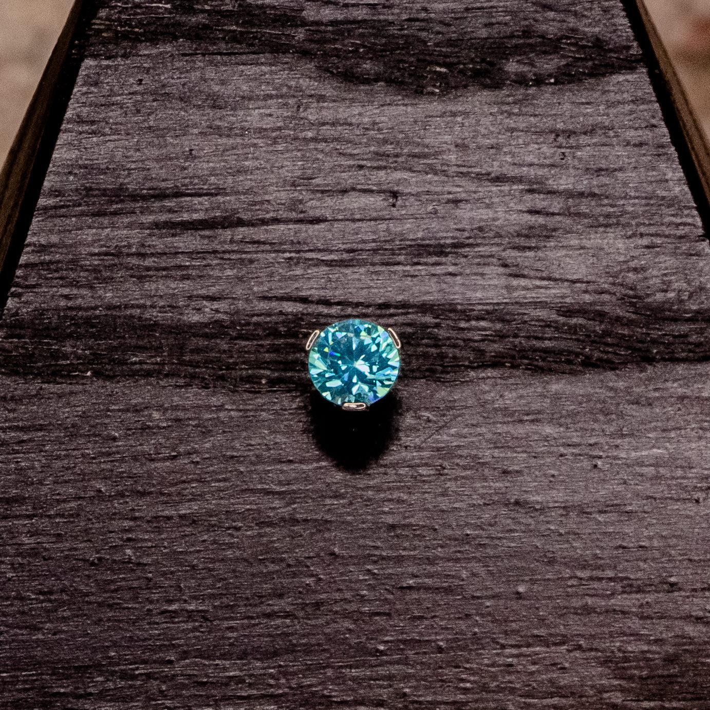 Mint Green Crystal Prong-12/14g