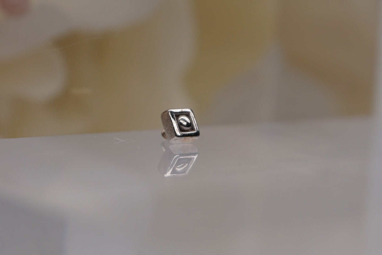 Square Dot in Gold