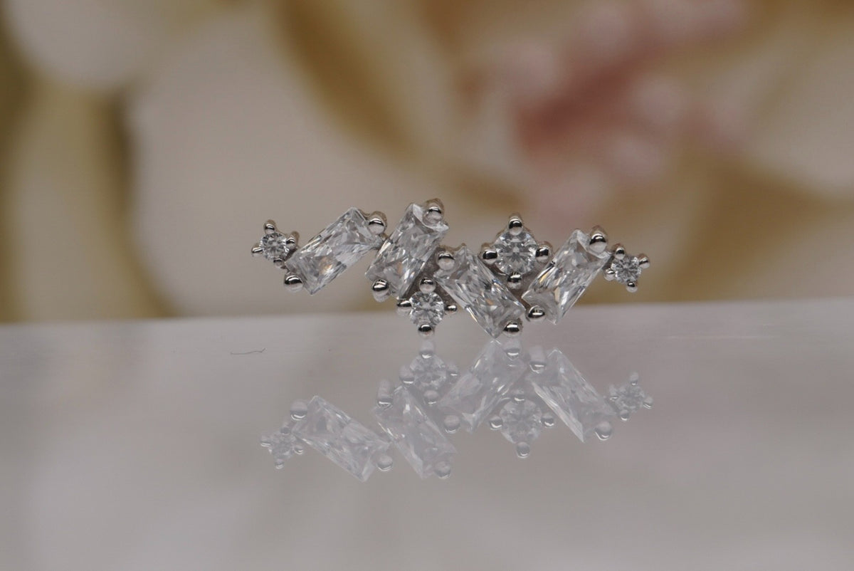 BVLA Genesis in white gold ear piercing helix