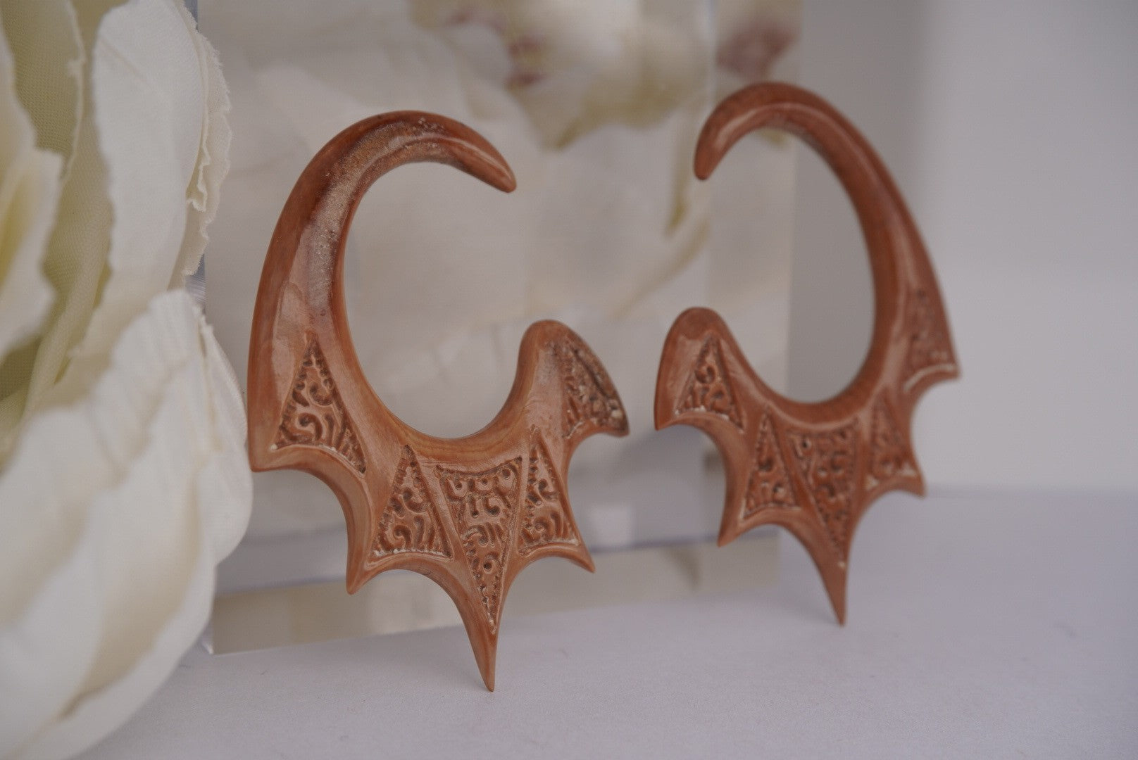 Carved Wood Wing Hangers - 6g