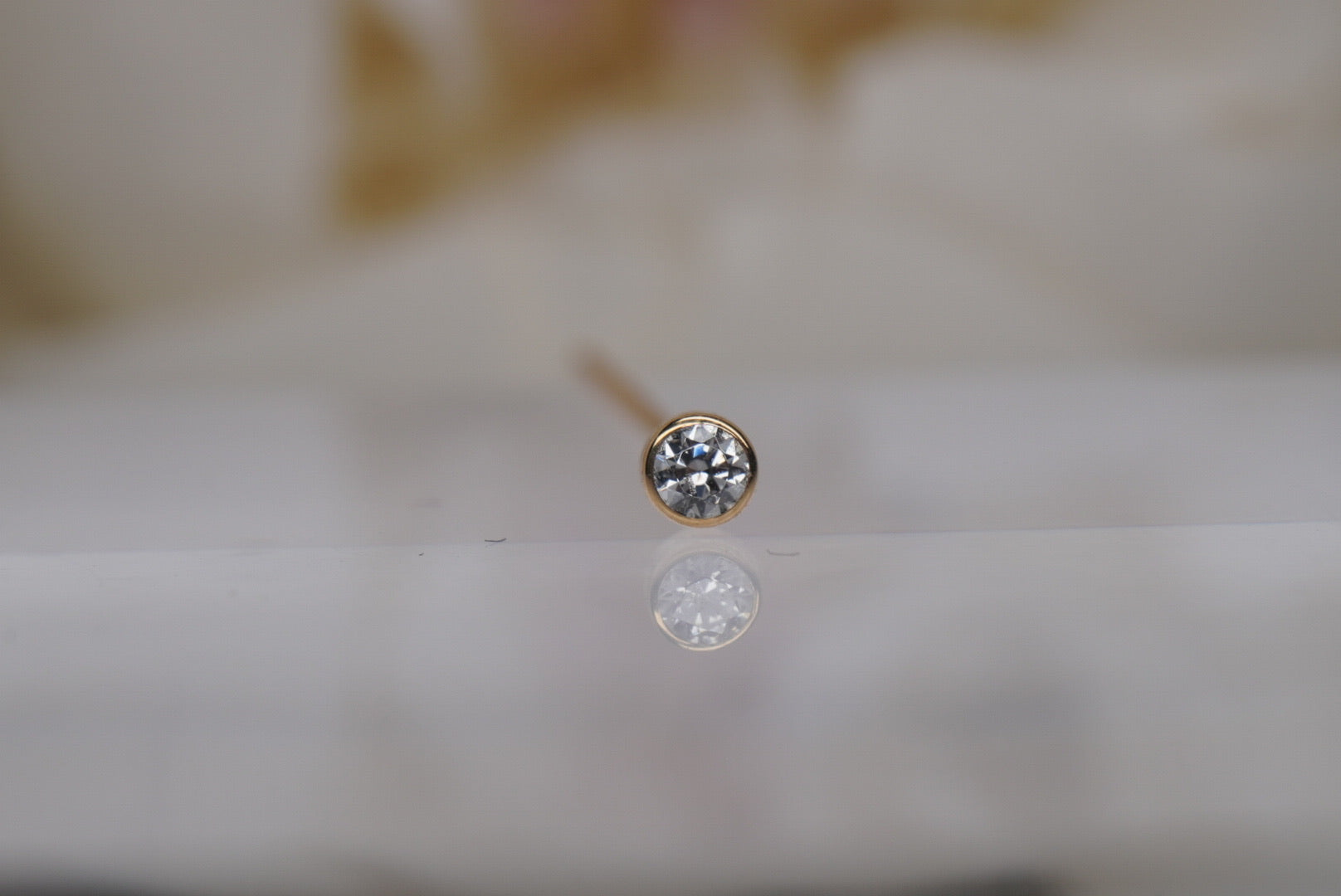 Bezel Nostril Screw in Yellow Gold