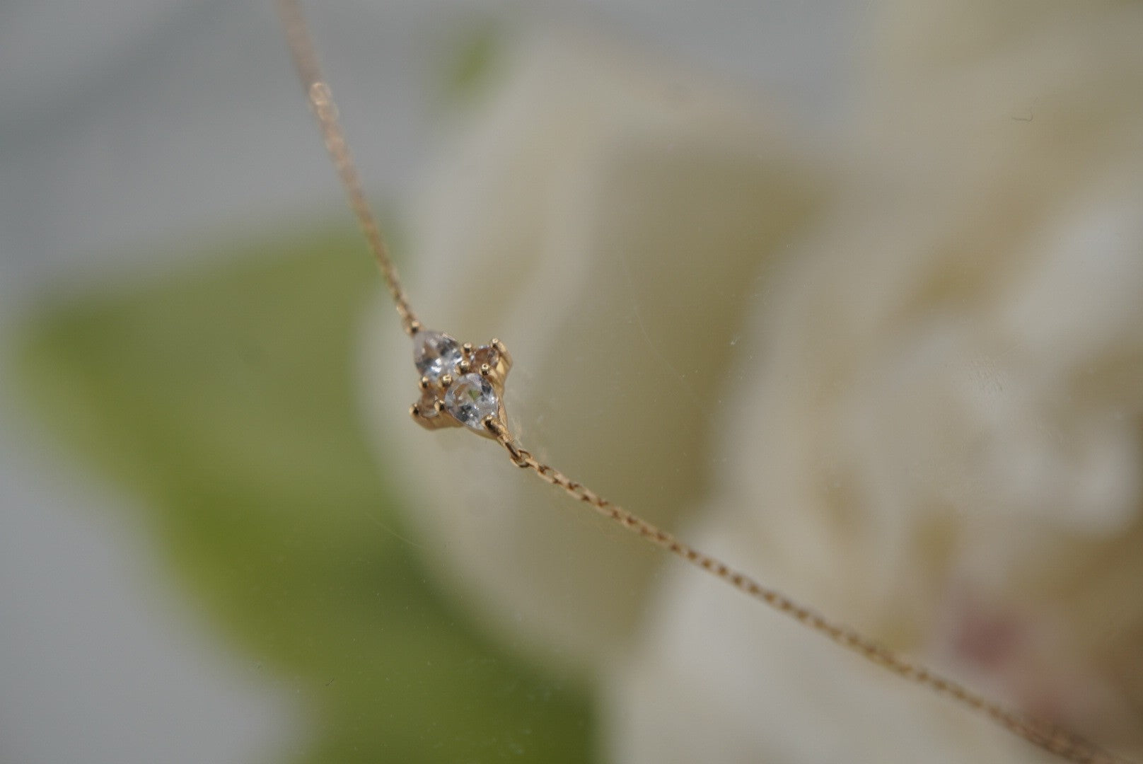 Elysian Necklace with WHITE SAPPHIRES in Yellow Gold