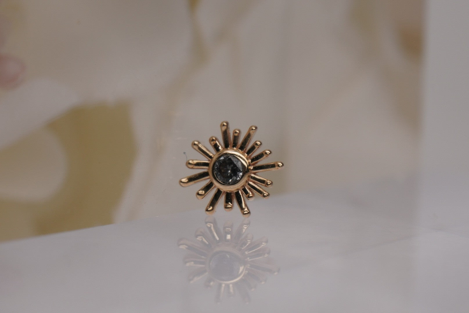 Large Sunray with Grey Sapphire