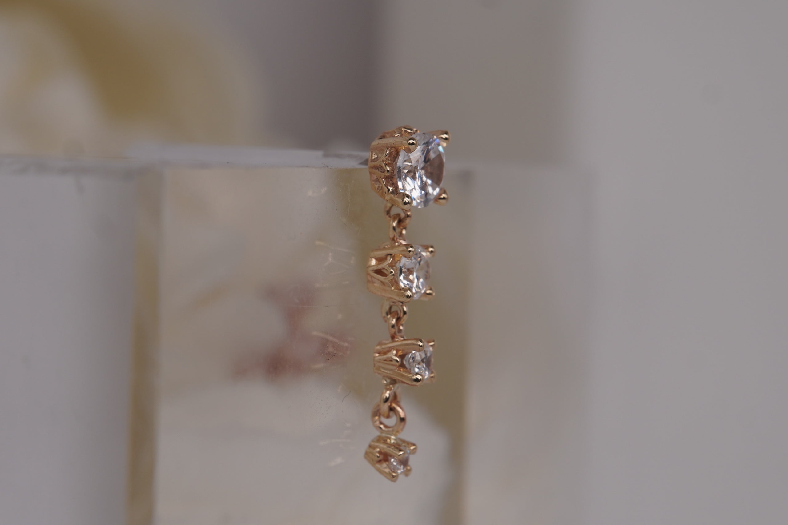 4 Classic Prong Dangle