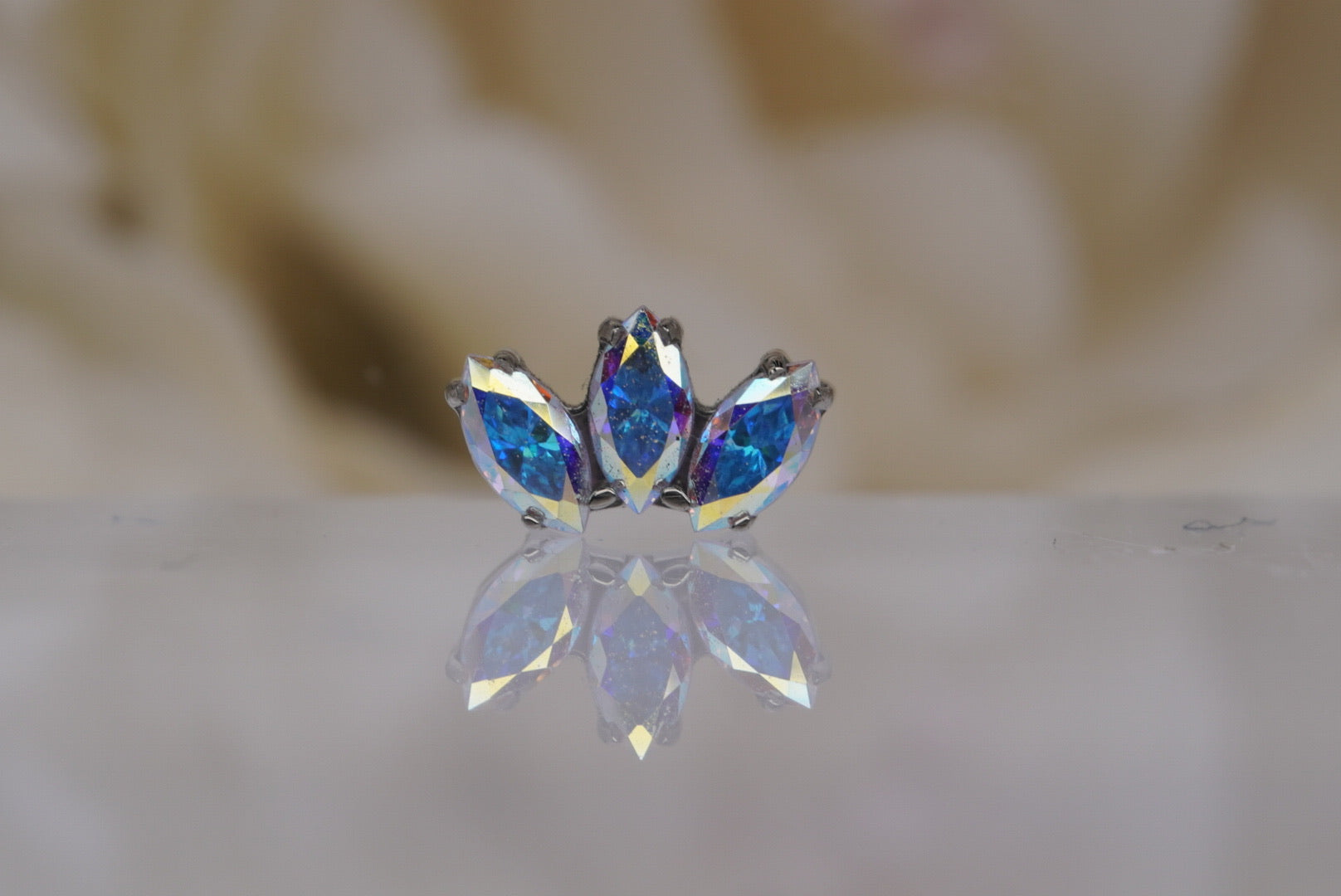 Aurora Borealis Marquis Fan 16g
