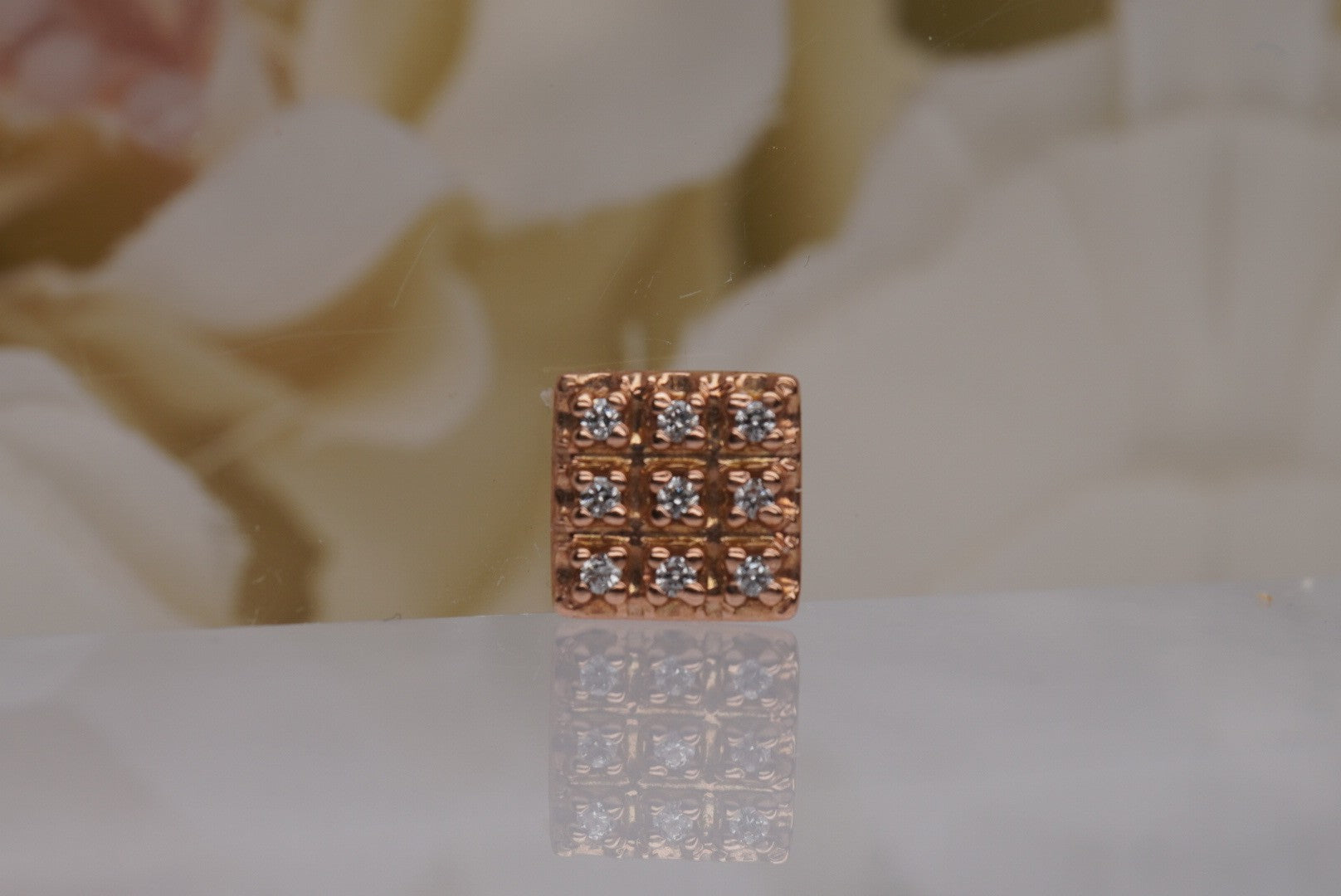 Square Illusion in Gold