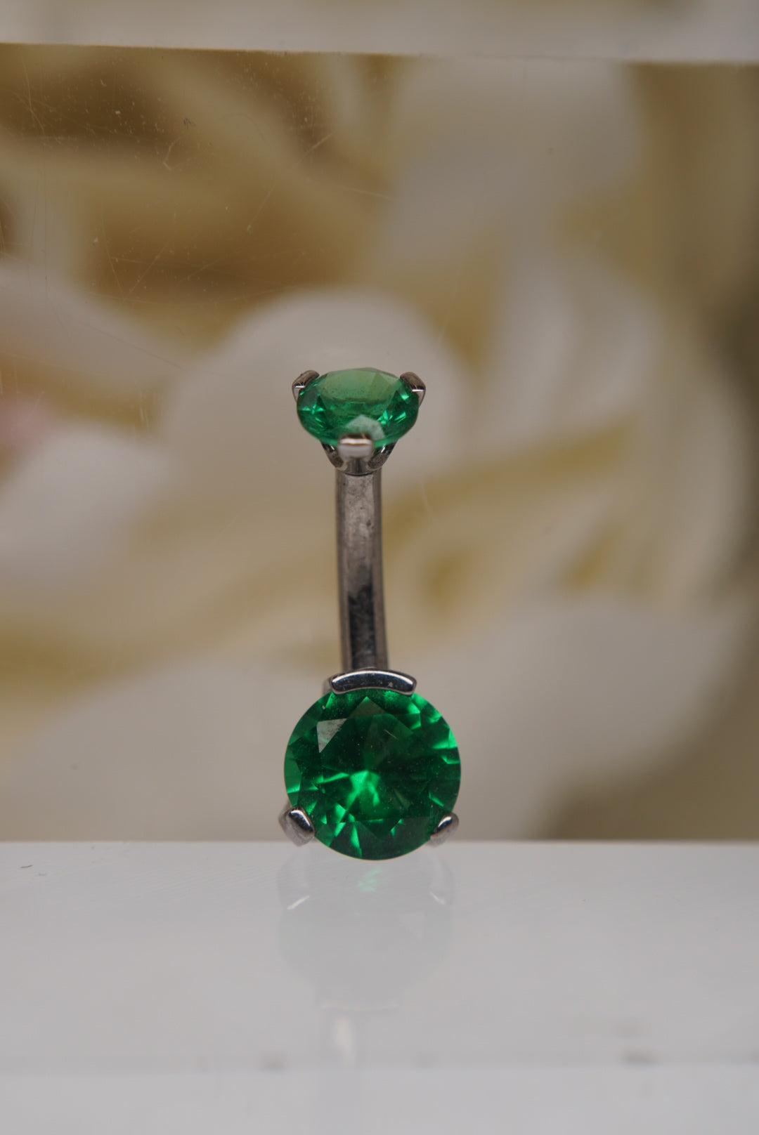 Emerald Green Crystal Navel in a Prong Setting (4mm/6mm)